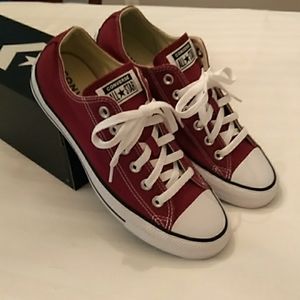 Converse low top maroon sneakers.